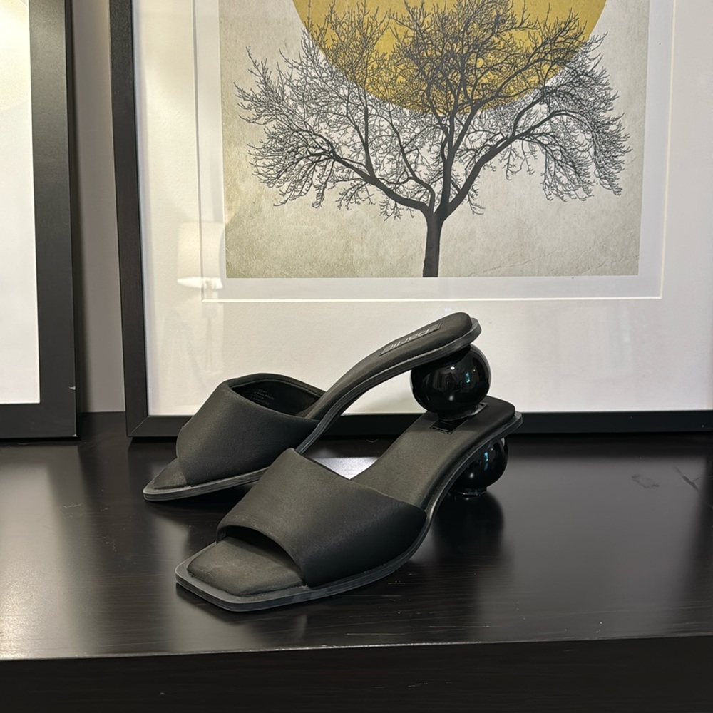 Bar III Cayymen Ball Heel Sandals, size 9M black